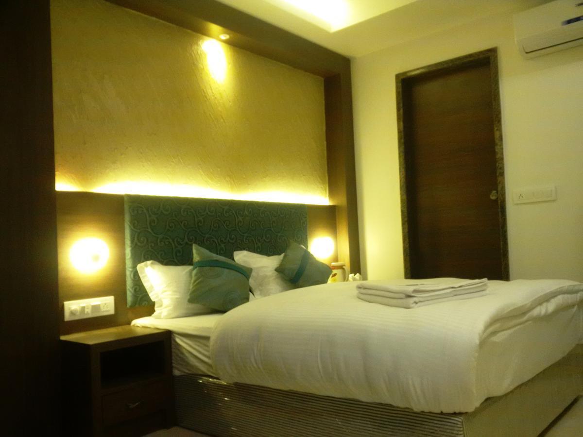 Hotel Chandragupta Удджайн Экстерьер фото