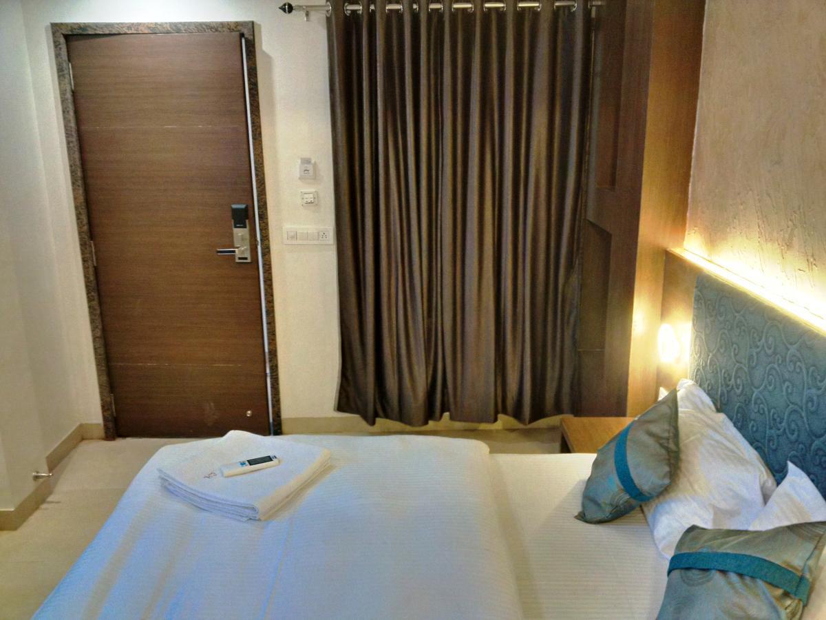 Hotel Chandragupta Удджайн Экстерьер фото