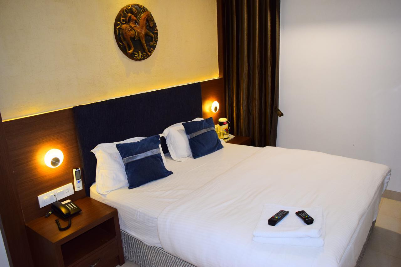 Hotel Chandragupta Удджайн Экстерьер фото