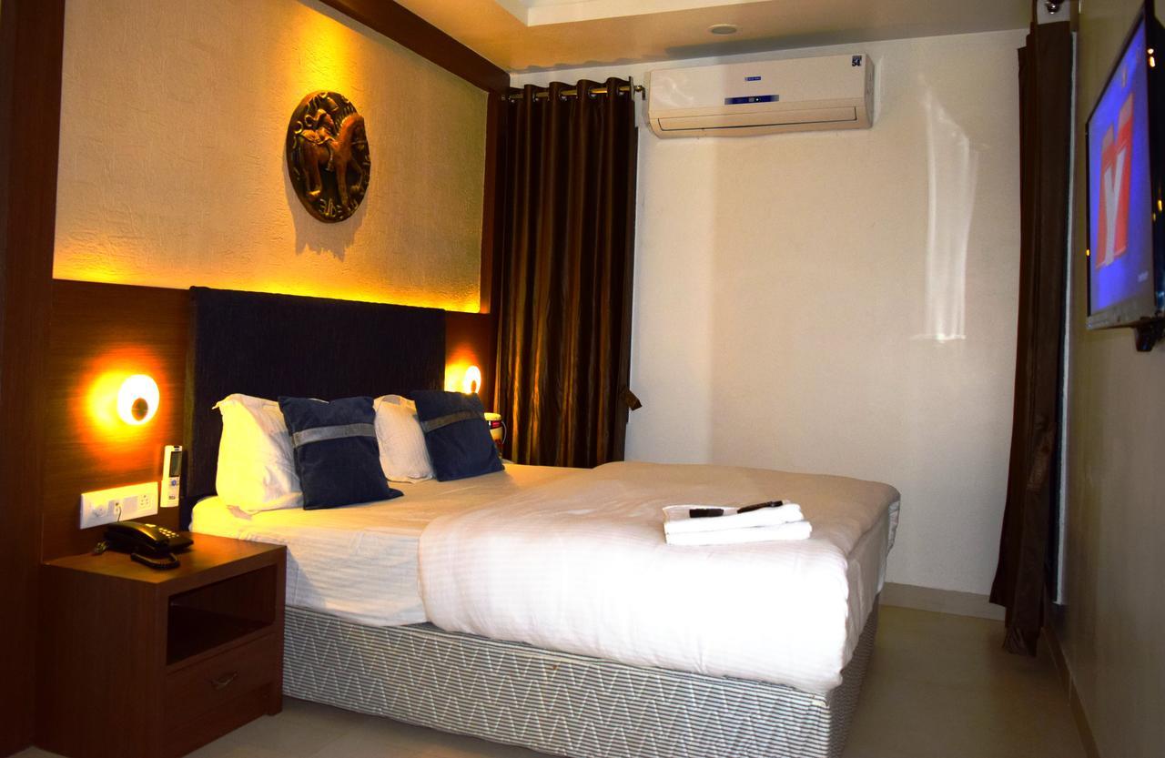 Hotel Chandragupta Удджайн Экстерьер фото