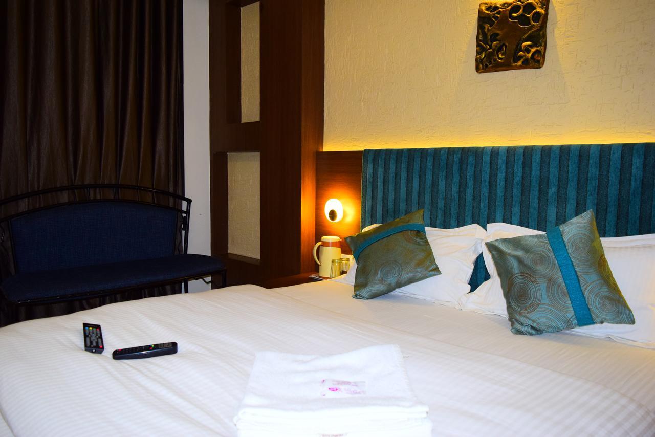 Hotel Chandragupta Удджайн Экстерьер фото